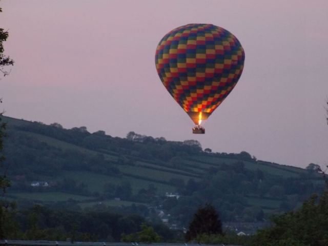  Volando al atardecer 